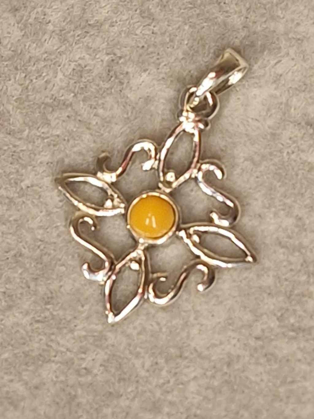 Colgante Nudo de Bruja Calcita