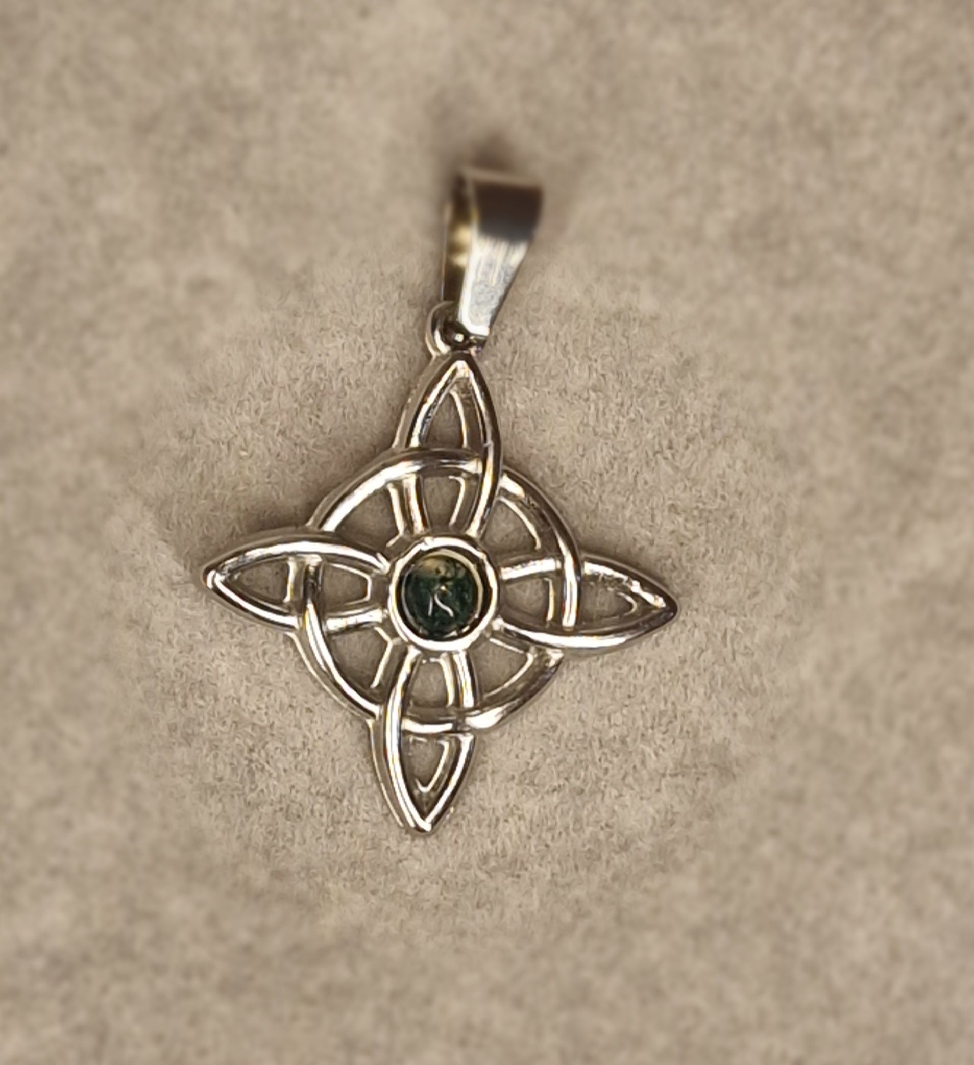 Colgante de nudo de bruja para protección, unión energética y fortalecimiento espiritual