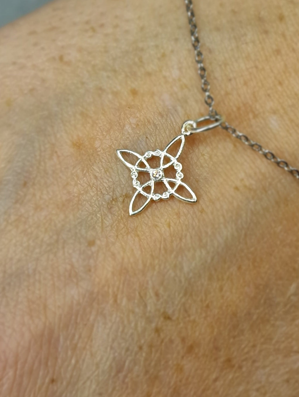 Colgante Nudo de Bruja Plata 925