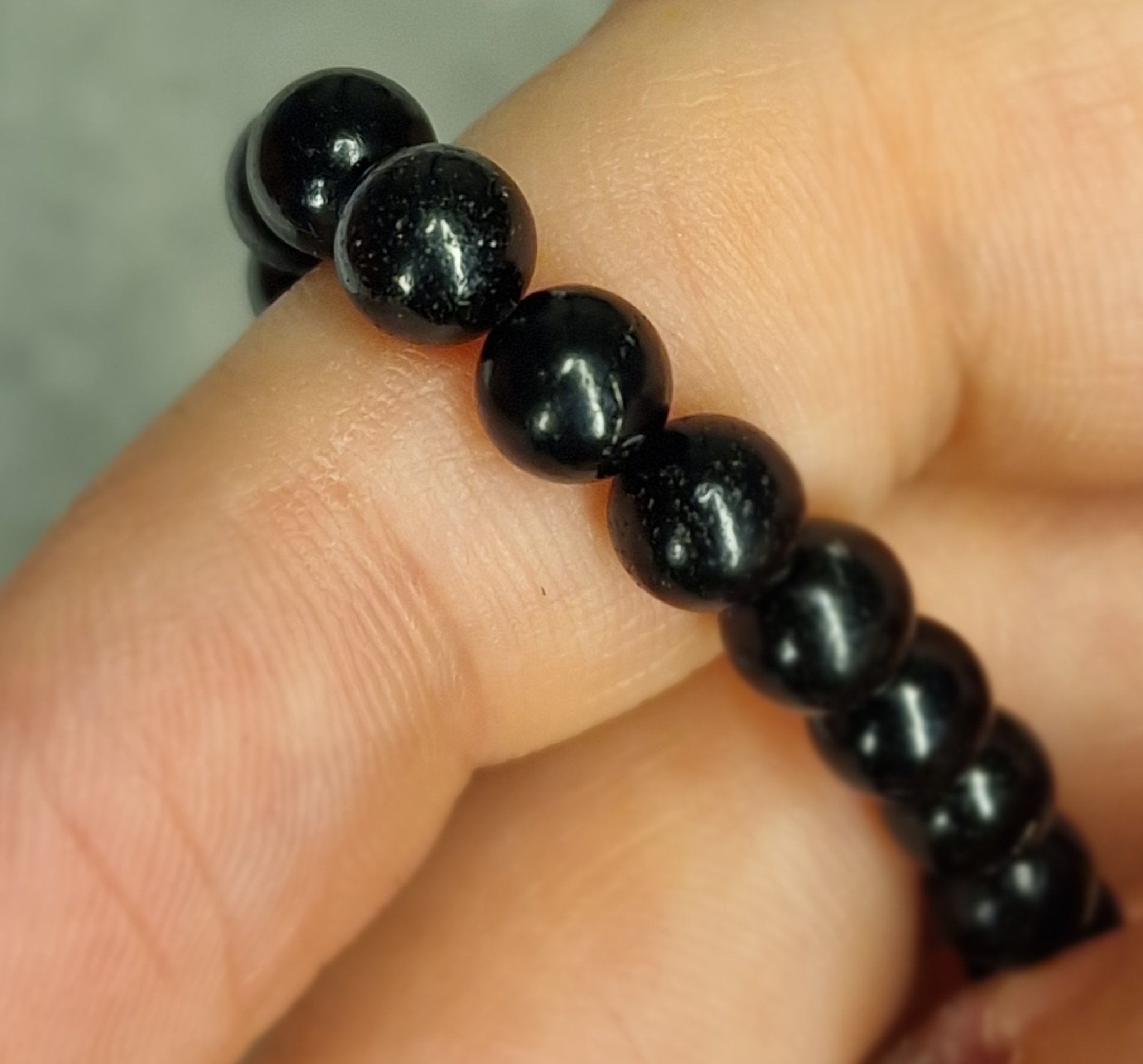 Pulsera de Azabache natural, energizada y creada para acompañarte en tu bienestar emocional y espiritual