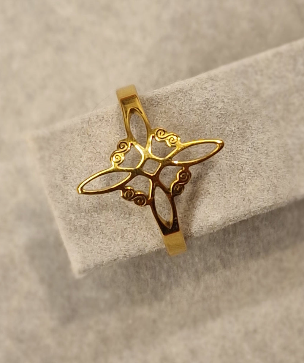 Anillo ajustable nudo de bruja en acero inoxiable