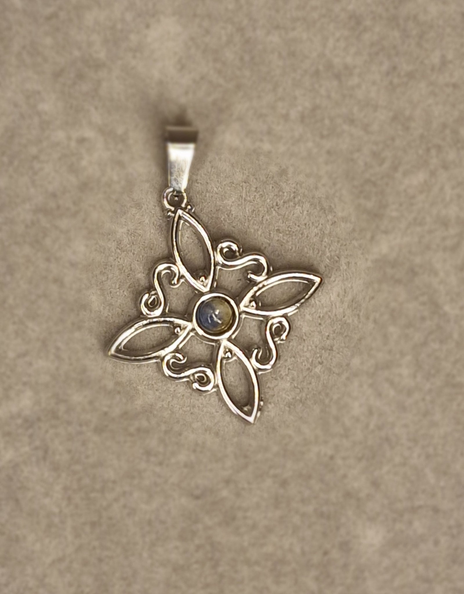 Colgante de nudo de bruja para protección, unión energética y fortalecimiento espiritual