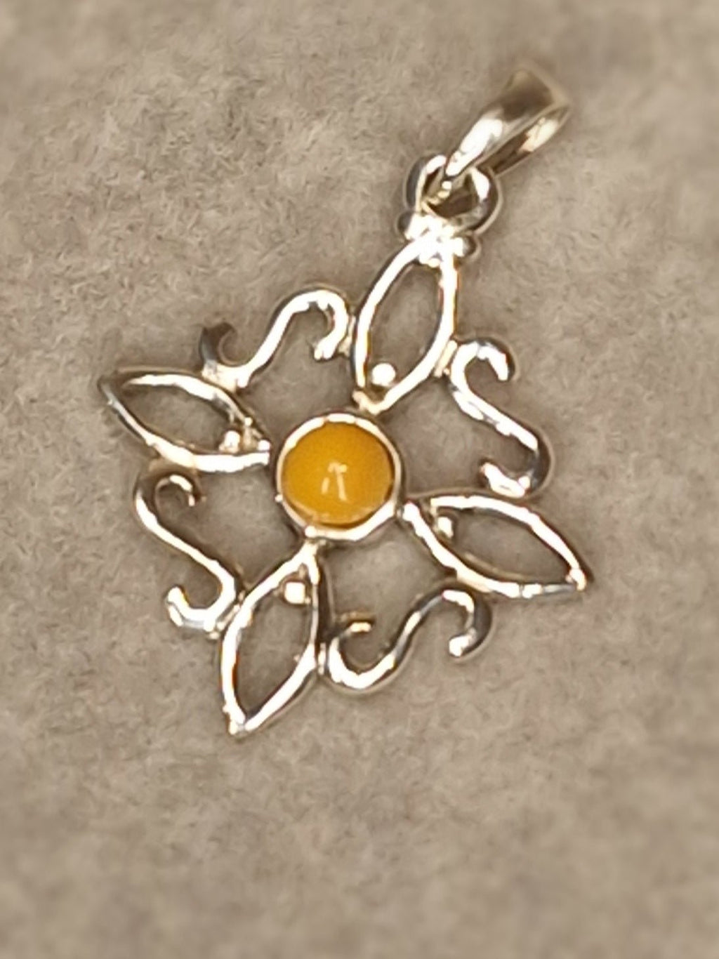 Colgante Nudo de Bruja Calcita