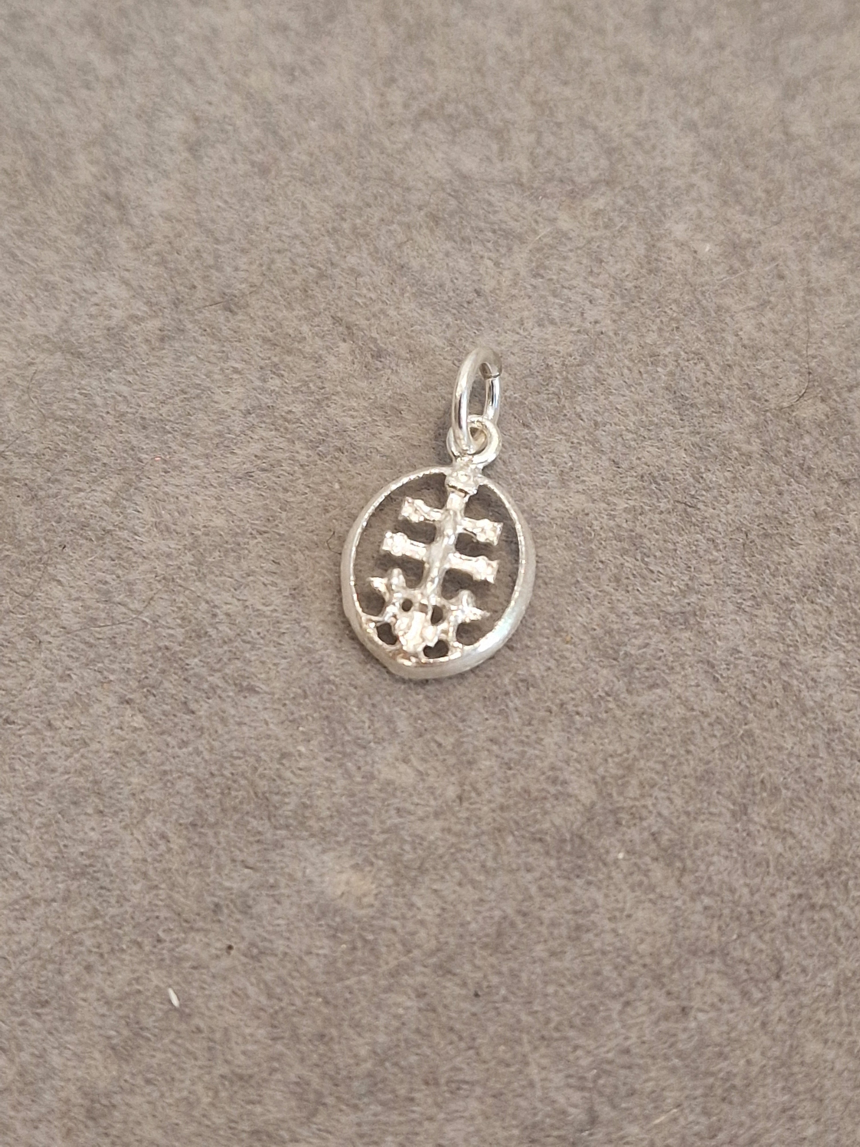 Cruz de Caravaca para protección espiritual y atracción de milagros