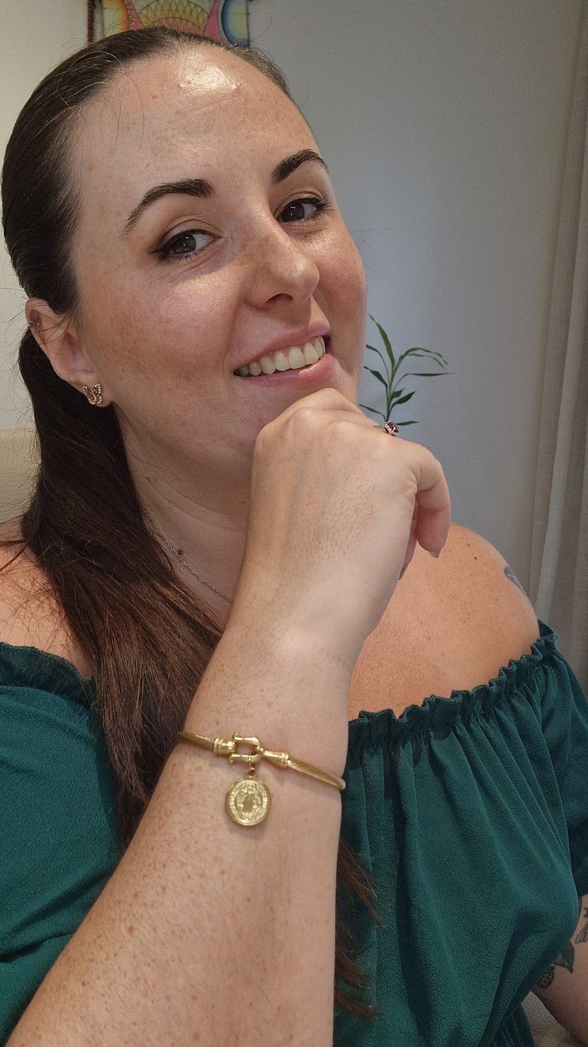 Pulsera de San Benito para protección espiritual y defensa contra energías negativas