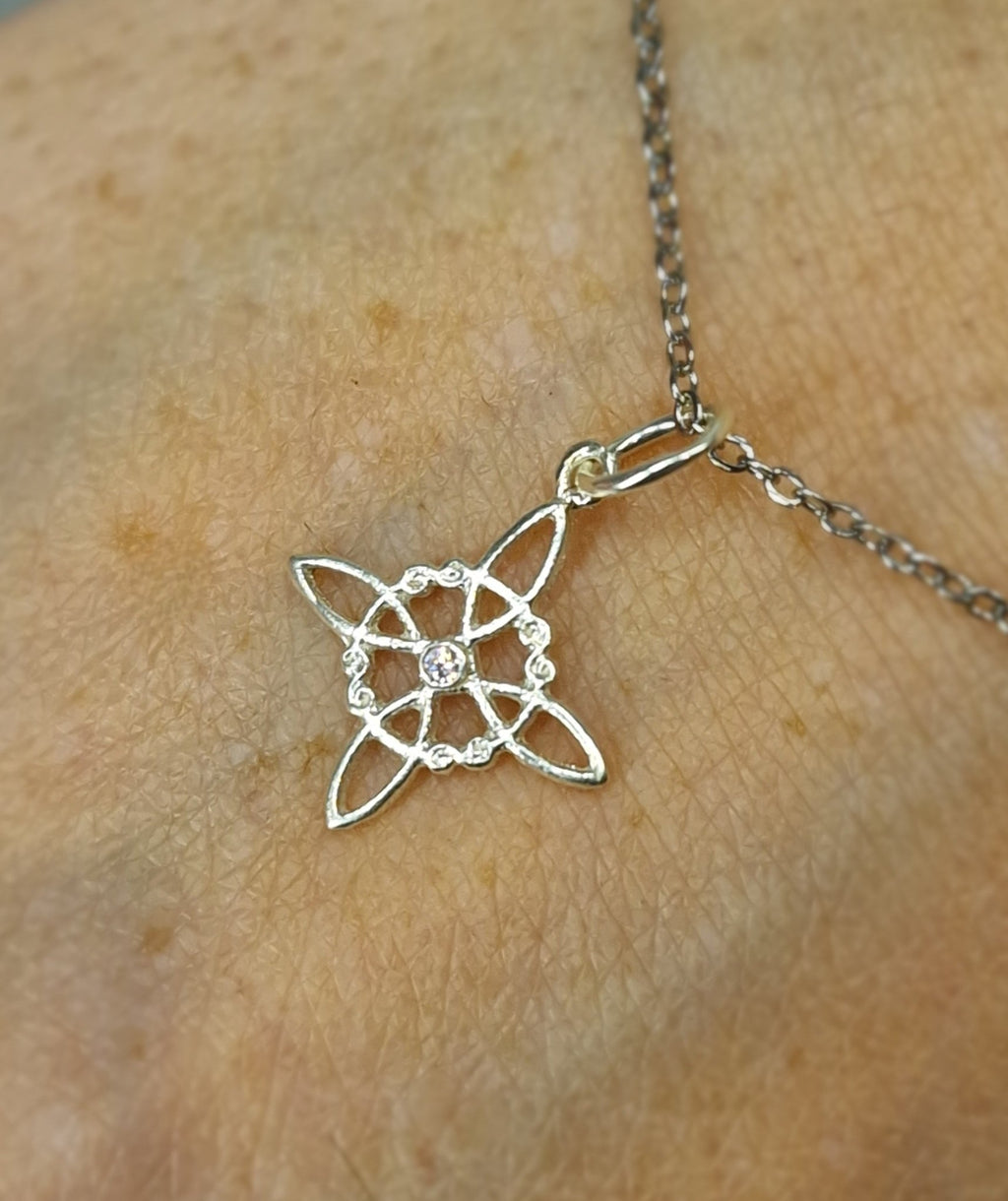 Colgante Nudo de Bruja Plata 925