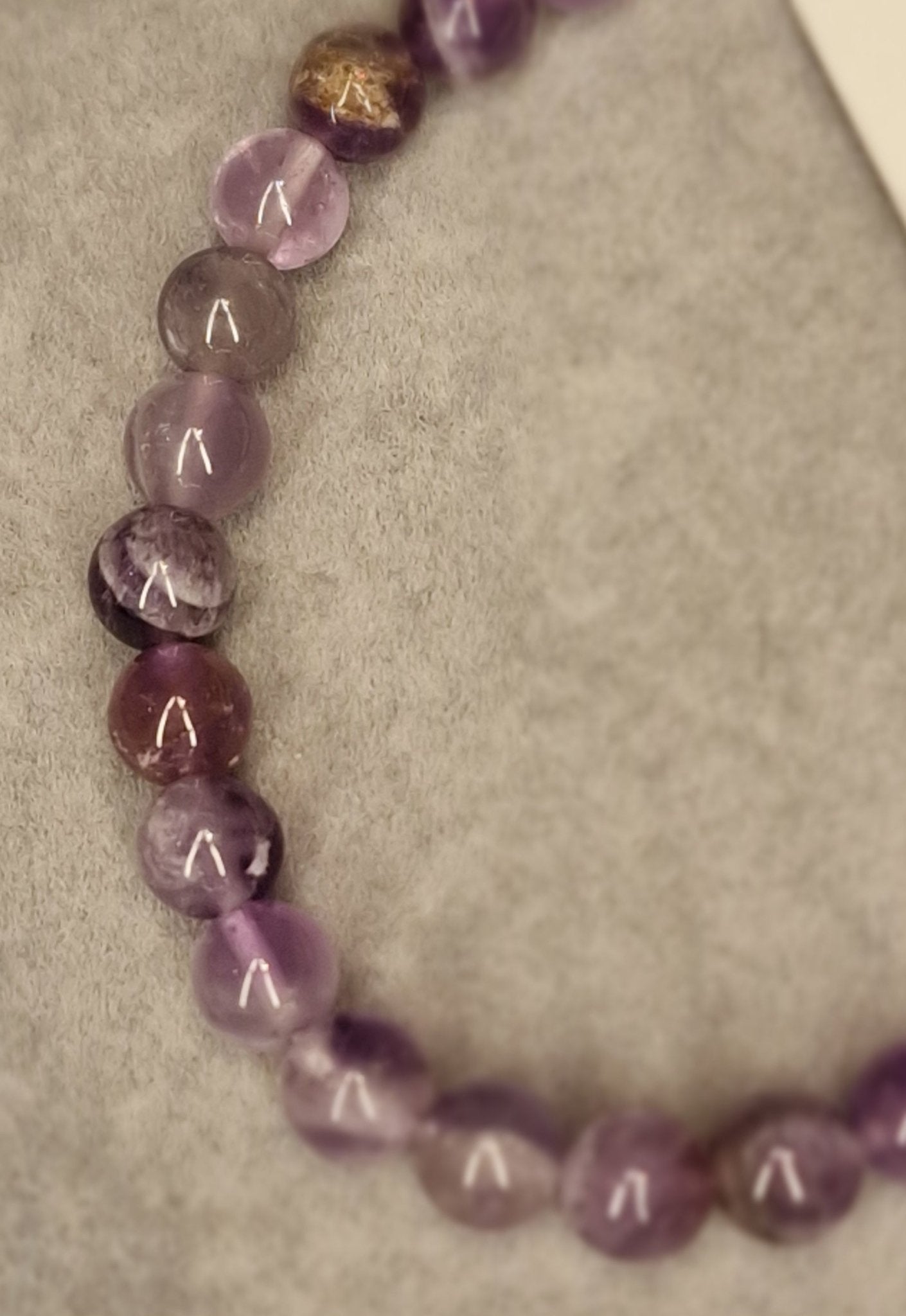 Pulsera de Amatista natural, energizada y creada para acompañarte en tu bienestar emocional y espiritual