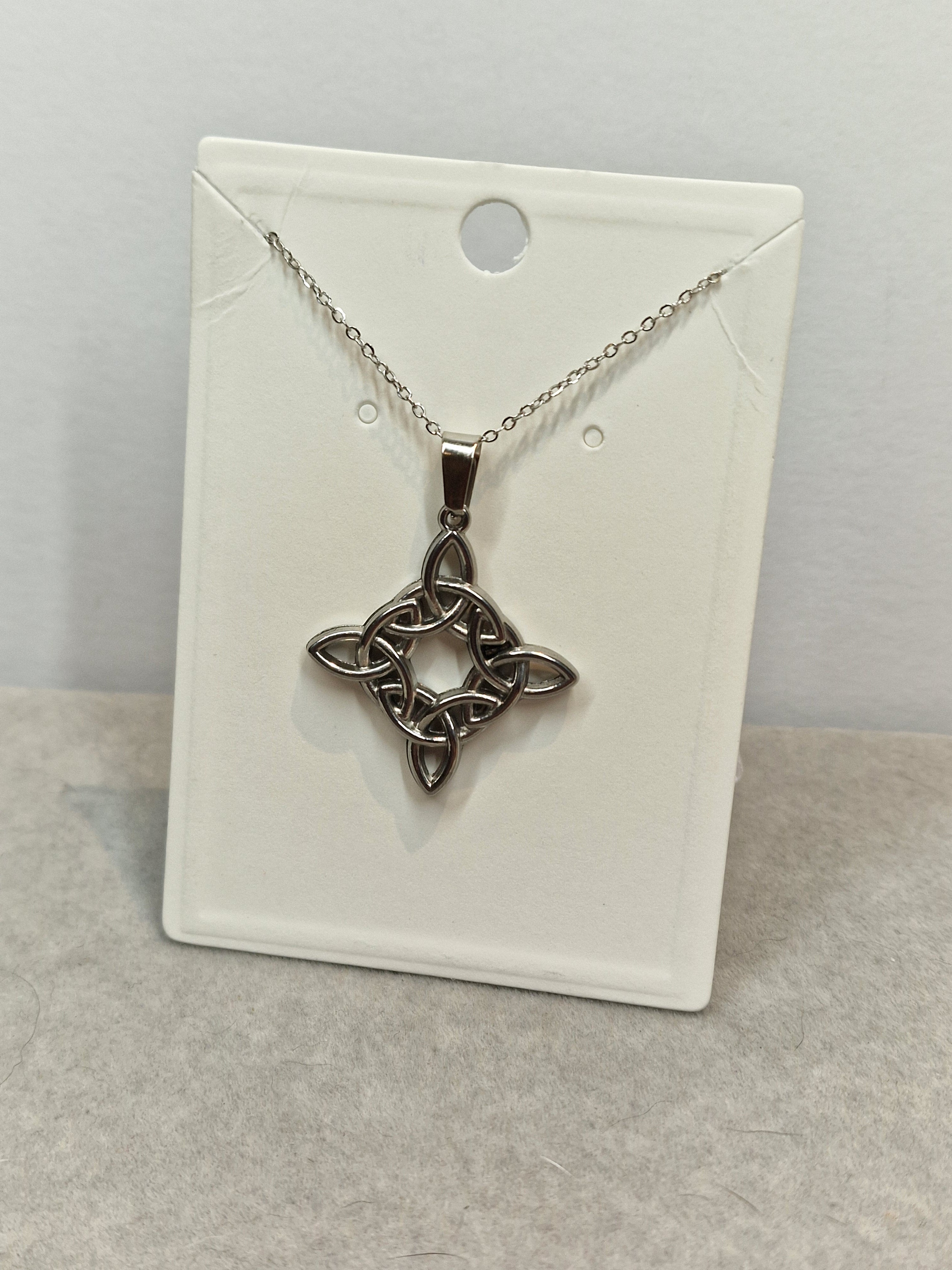 Colgante Nudo de Bruja Acero