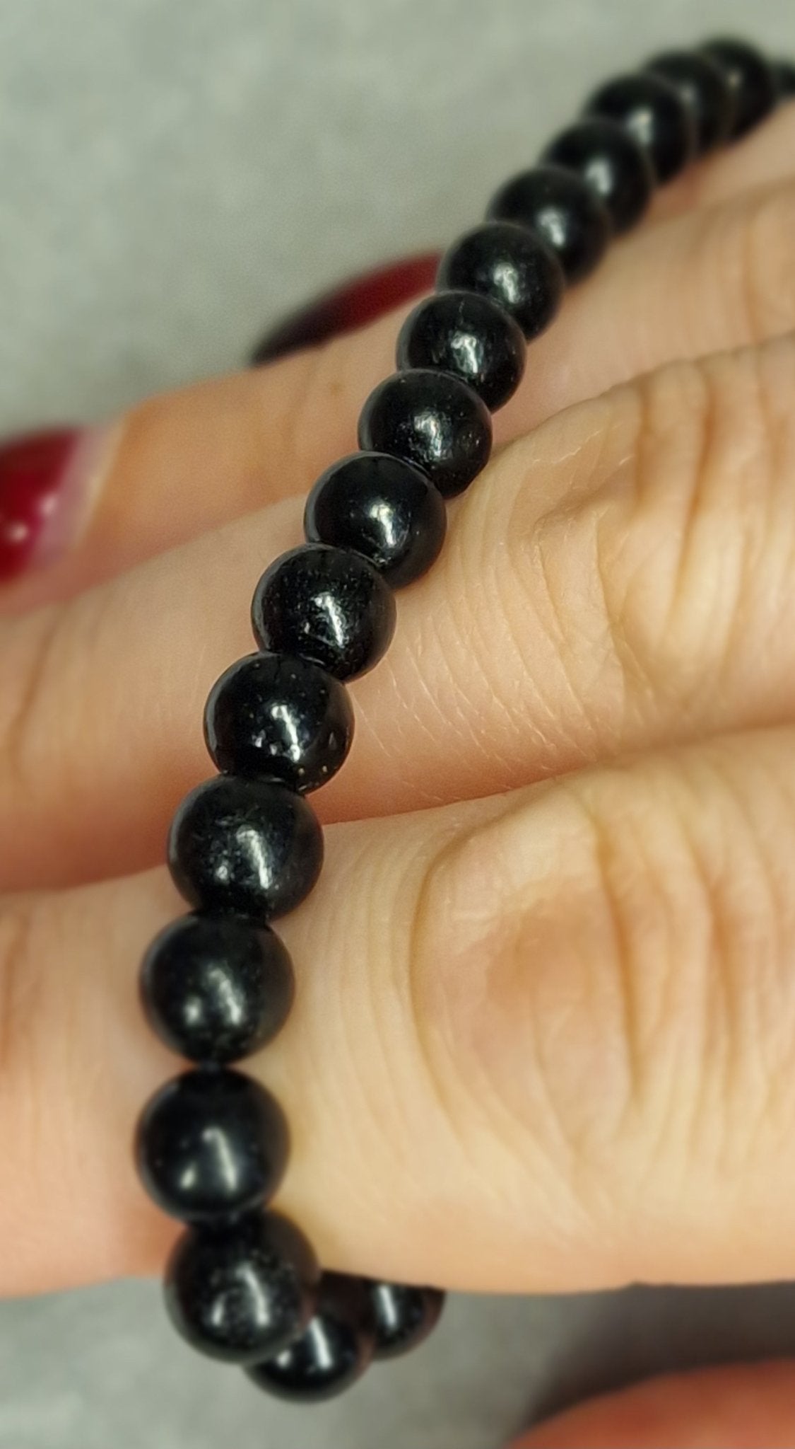 Pulsera de Azabache natural, energizada y creada para acompañarte en tu bienestar emocional y espiritual