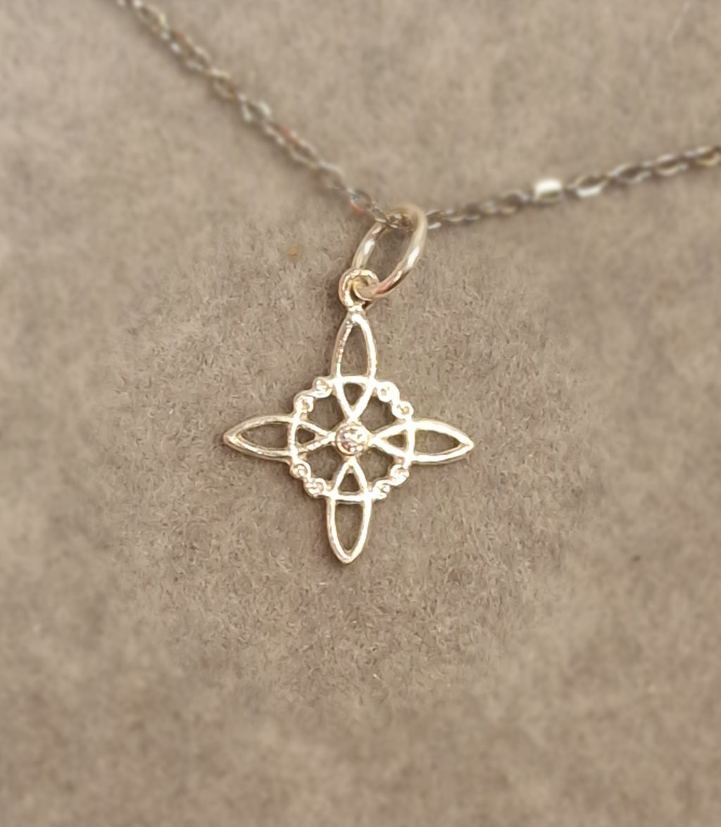 Colgante Nudo de Bruja Plata 925