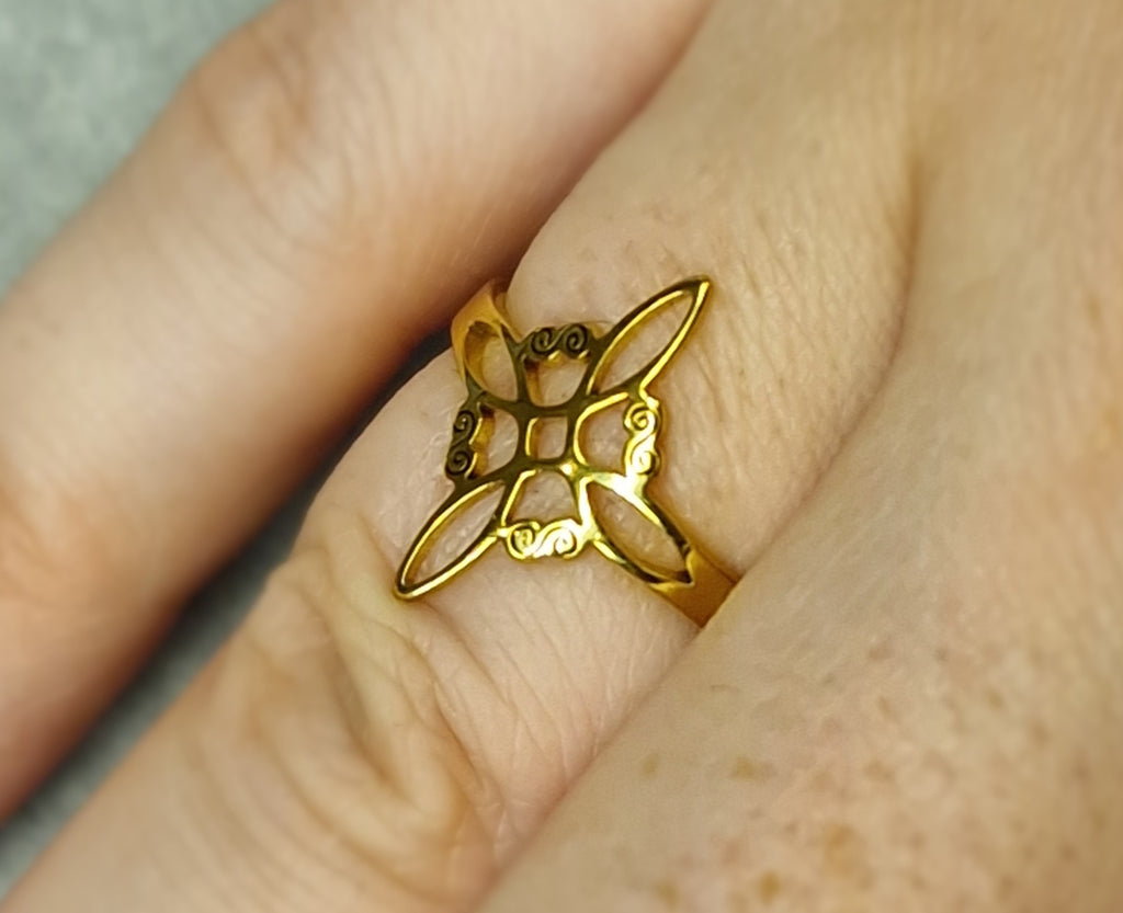 Anillo ajustable nudo de bruja en acero inoxiable